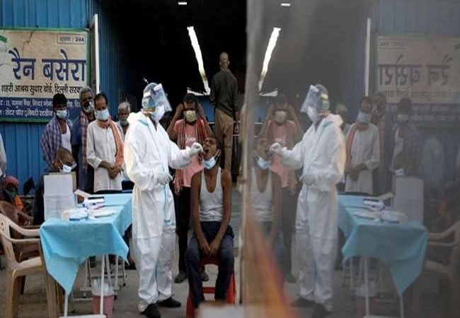 देश में डेढ़ से दो माह में आ सकती है कोरोना की तीसरी लहर, एम्स निदेशक डा. गुलेरिया ने चेताया