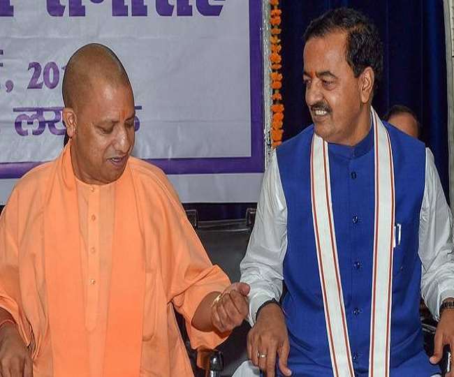 लखनऊ में डिप्टी सीएम केशव प्रसाद मौर्य के घर लंच पर पहुंचे सीएम योगी आदित्यनाथ