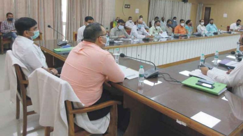 मुख्यमंत्री की घोषणाओं वाले कार्यों को शीघ्रता से पूरा किया जाए: जिलाधिकारी