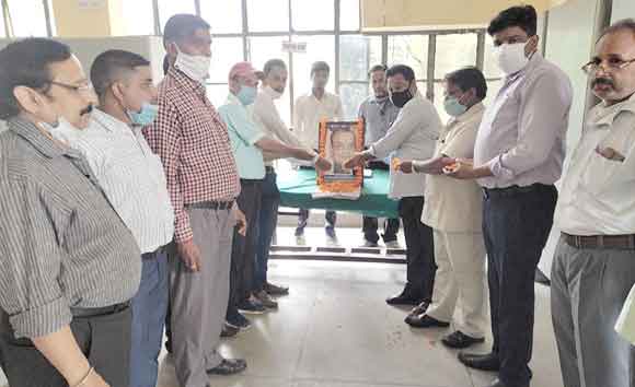 राज्य कर्मचारियों ने किए लल्लन पांडेय को श्रद्धासुमन अर्पित