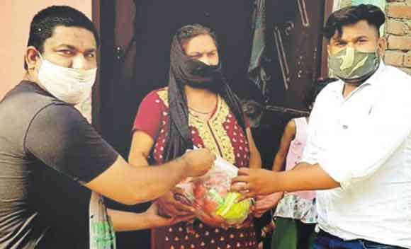 30 परिवारों को बांटी राशन किट