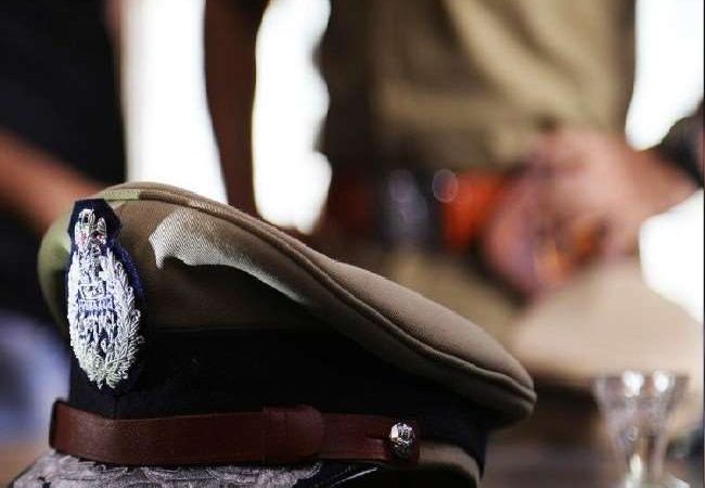 नए डीजीपी की रेस में मुकल गोयल सबसे आगे, CM योगी आदित्यनाथ से की मुलाकात