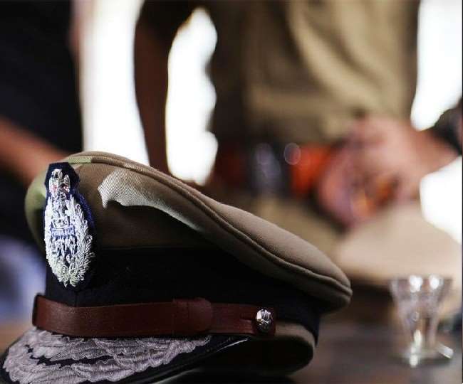 नए डीजीपी की रेस में मुकल गोयल सबसे आगे, CM योगी आदित्यनाथ से की मुलाकात