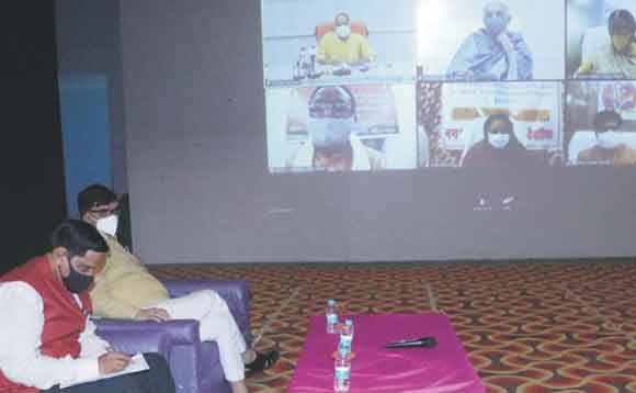 कोरोना के साथ वर्षाकाल की संक्रामक बीमारियों की भी रोकथाम करें