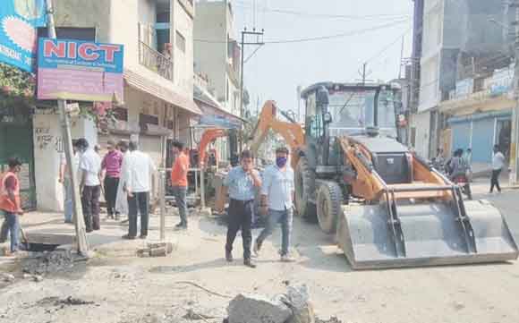 निगम ने नालों की सफाई के लिए हटाया अतिक्रमण