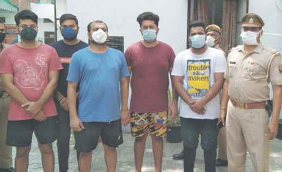 अवैध हुक्काबार चलाने के आरोप में पांच को भेजा जेल