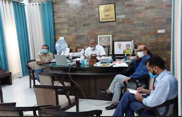 गेहूँ को बरसात से पूर्व सुरक्षित स्थानों पर पहुंचाया जाए – मण्डलायुक्त