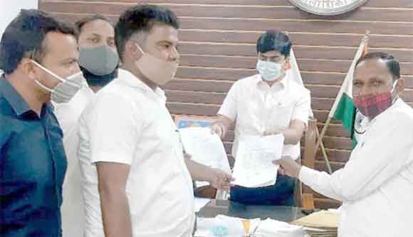 जिलाधिकारी से मिला आजाद समाज पार्टी का प्रतिनिधिमंडल