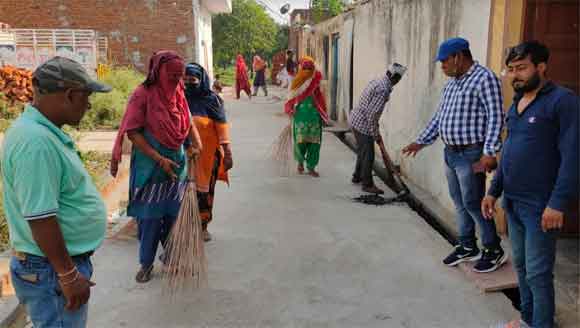 साप्ताहिक कफ्र्यू के चलते बाजार बंद, जरूरी सामानो की दुकाने खुली रही चहल पहल