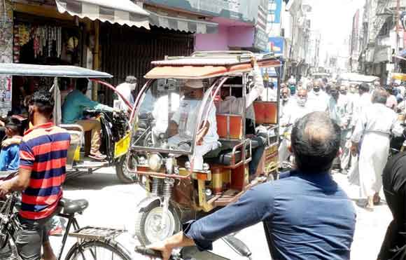 कोरोना कफ्र्यू के दौरान मिलने वाली छूट का देवबद की जनता उठा रही नाजायज फायदा