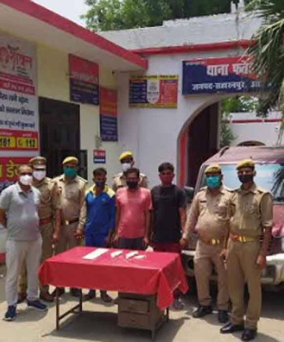 पुलिस ने मुठभेड़ में दबोचे तीन गौ तस्कर