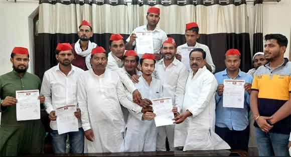 पूर्व विधायक माविया अली व युवा जिलाध्यक्ष अमित गुर्जर ने पदाधिकारियों को दिए नियुक्ति पत्र