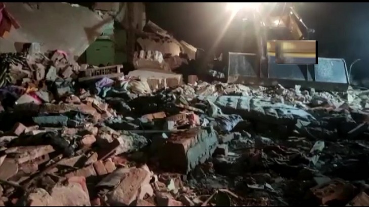 गोंडा में सिलेंडर ब्लास्ट से ढहा दो मंजिला मकान, 7 लोगों की मौत