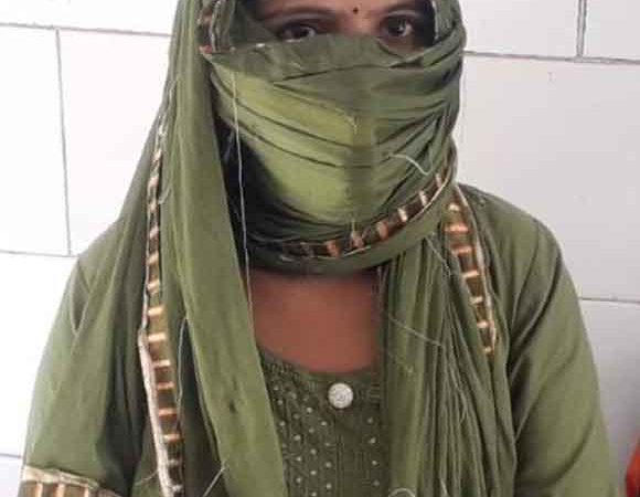 मामले में कवरेज पहुंचे मीडियाकर्मियों के साथ सीएचसी इंचार्ज की बदसलूकी