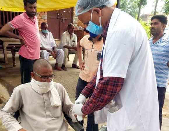 गांव गांव घूम रही टीमेंए 70 गांवों में कर चुकी हैं ग्रामीणों का परीक्षण