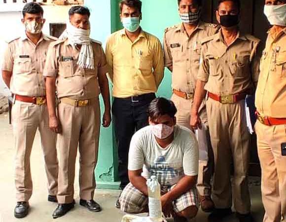 पुुलिस और आबकारी विभाग की संयुक्त टीम ने करंजाली और बास्तम गांव में की छापामारी