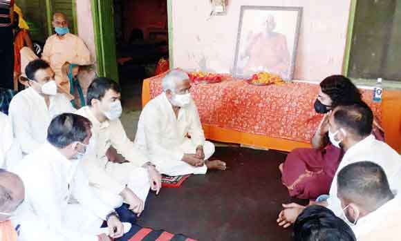 भाजपा प्रदेशाध्यक्ष स्वतंत्र देव सिंह ने आश्रम के अधिष्ठाता स्वामी ब्रहमानंद सरस्वती के निधन पर शोक किया