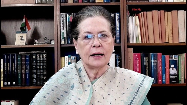 कांग्रेस नेताओं से बोलीं सोनिया- वैक्सीन पर दूर करें लोगों की हिचक, बर्बादी भी रोकें