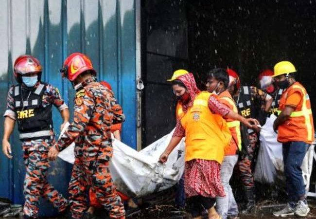 बांग्‍लादेश में बड़ा हादसा, जूस फैक्टरी में आग लगने से 52 लोगों की मौत, 50 से ज्‍यादा झुलसे