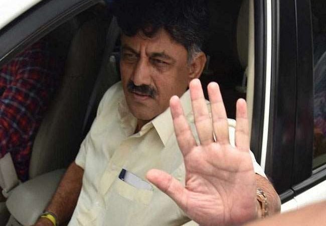 Video : कर्नाटक कांग्रेस के अध्यक्ष डीके शिवकुमार ने शख्‍स को मारा थप्‍पड़, की थी यह हरकत, गरमाई सियासत