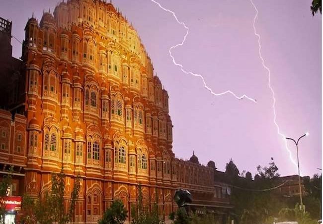 देश के कई राज्‍यों में बिजली गिरने से हुई मौतों पर पीएम मोदी ने जताई संवेदना, जानें- क्‍यों होती हैं ऐसी घटनाएं