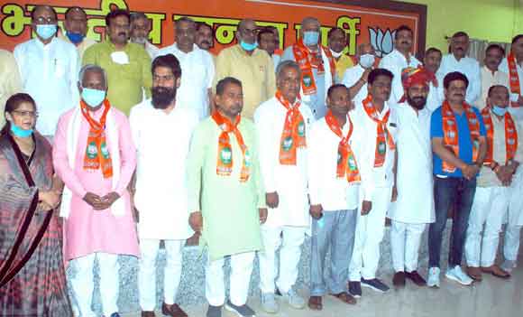 नवनिर्वाचित जिला पंचायत चेयरमैन व ब्लाक प्रमुखों का किया सम्मान