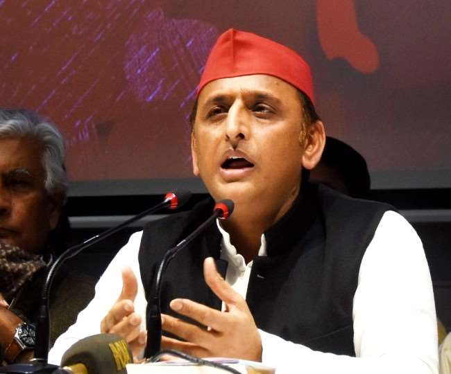 समाजवादी पार्टी के अध्यक्ष अखिलेश यादव का भाजपा से सवाल- बताएं नोटबंदी से क्या मिला