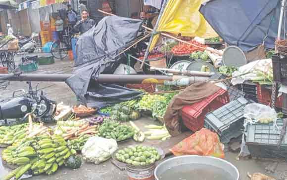 एचटी लाइन का खम्भा टूटकर गिरा, मची अफरा-तफरी
