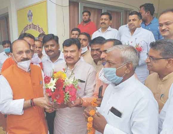 सभापति ने दिए बकायादारों से वसूली में तेजी लाने के निर्देश