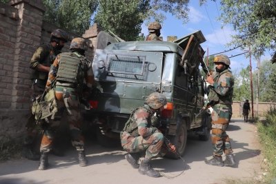 Srinagar Encounter: श्रीनगर मुठभेड़ में सुरक्षाबलों ने मार गिराए लश्कर-ए-तैयबा के दो आतंकी, सर्च ऑपरेशन जारी