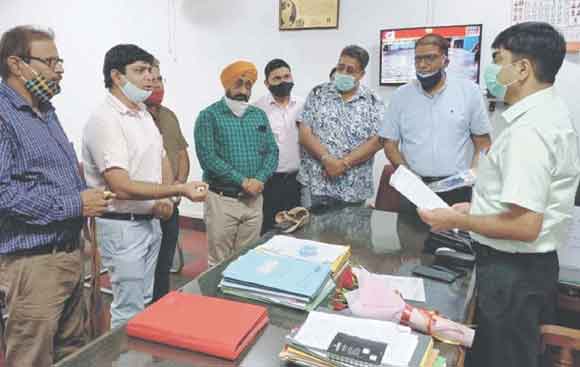 जिलाधिकारी से मिला आईआईए का प्रतिनिधिमंडल