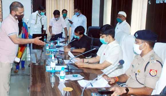 सम्पूर्ण समाधान दिवस: तहसील सदर में 30 शिकायतें प्राप्त, एक का मौके पर ही निस्तारण