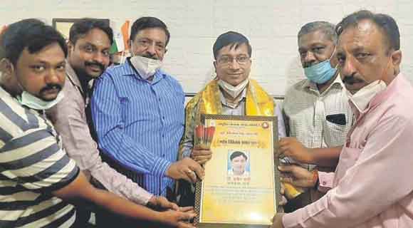 चेतना सेवा समिति ने किया चिकित्सकों का सम्मान