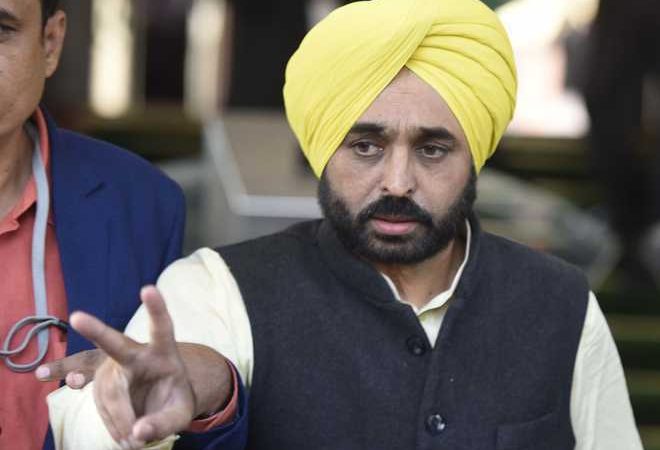 पुलिस ने AAP सांसद भगवंत मान और MLA हरपाल चीमा को हिरासत में लिया