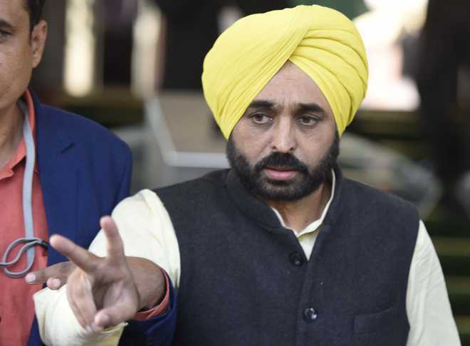 पुलिस ने AAP सांसद भगवंत मान और MLA हरपाल चीमा को हिरासत में लिया