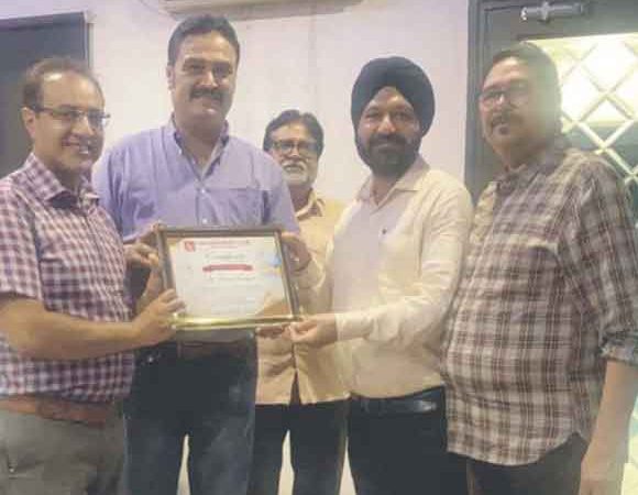 सहारनपुर क्लब के पदाधिकारियों ने किया चिकित्सकों को सम्मानित