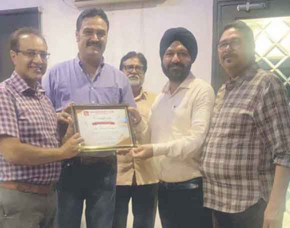 सहारनपुर क्लब के पदाधिकारियों ने किया चिकित्सकों को सम्मानित