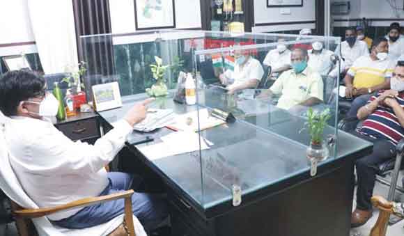 सडक़ों पर गंदगी न फैलने दें: नगरायुक्त