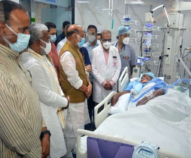 पूर्व CM कल्याण सिंह की हालत नाजुक, देखने PGI पहुंचे रक्षा मंत्री राजनाथ सिंह