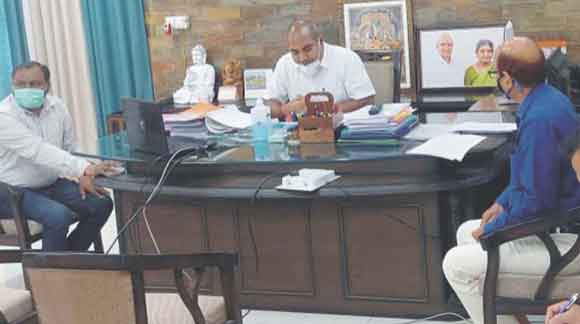मण्डल में लगने वाले ऑक्सीजन प्लांट निर्धारित अवधि में स्थापित हो: मण्डलायुक्त