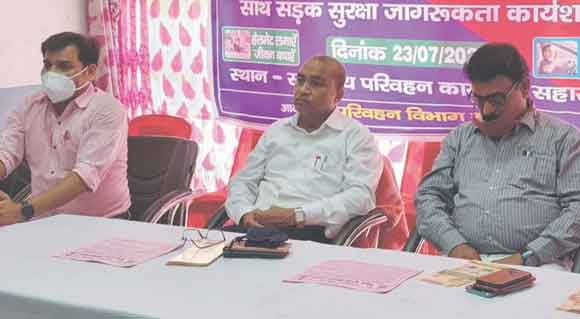 वाहन चालकों को यातायात नियमों का पूर्ण रूप से प्रशिक्षित होना जरूरी: आरटीओ