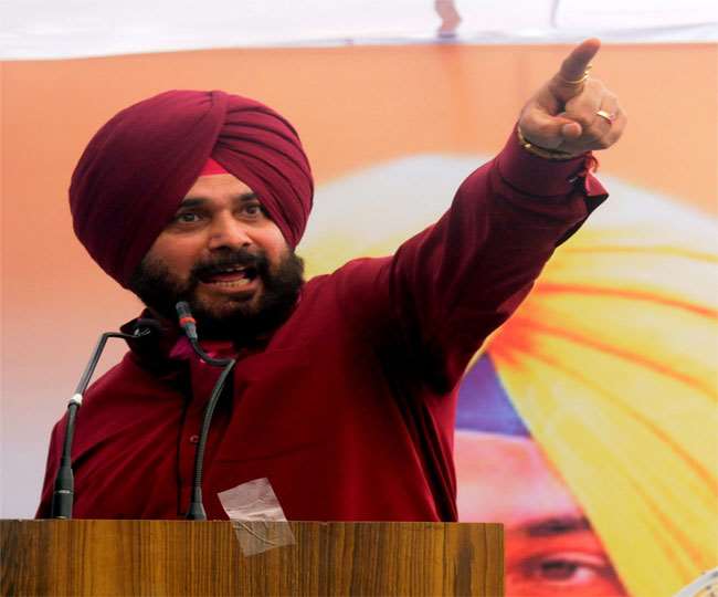 नजारा और मंच बदला, लेकिन नहीं बदले नवजाेत सिद्धू, पुराने अंदाज से पंजाब कांग्रेस में मचाई हलचल