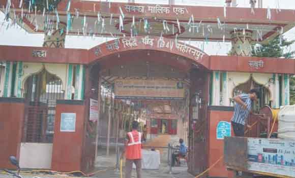 निगम ने मंदिरों को सैनेटाइज कर रंगोली से सजाया