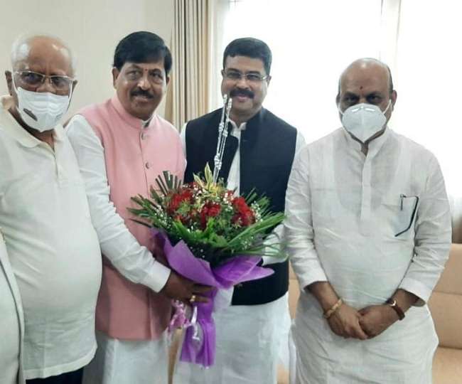 कर्नाटक: सीएम पद की शपथ लेने से पहले बसवराज बोम्मई ने की धर्मेंद्र प्रधान और येदियुरप्पा से मुलाकात, आगे की रणनीति पर भी बोले