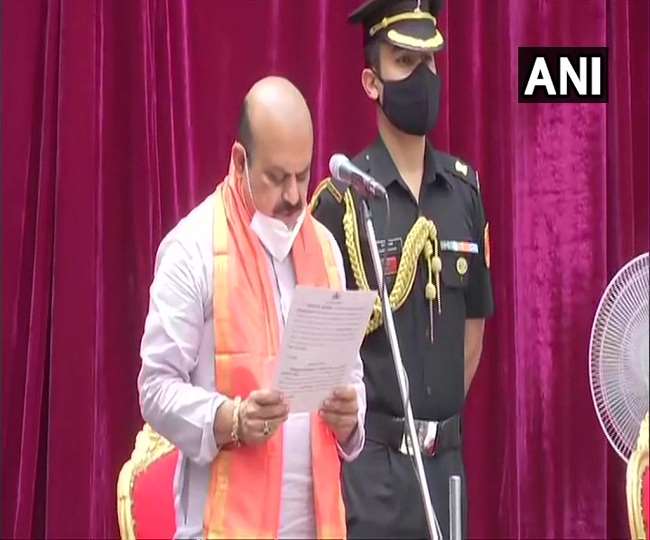 Karnataka: बसवराज बोम्मई ने कर्नाटक के नए मुख्यमंत्री के रूप में शपथ ली, बताई आगामी रणनीति