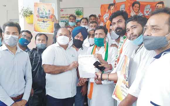 महंगाई व बेरोजगारी के खिलाफ जिला मुख्यालय पर गरजे युवा कांग्रेस कार्यकर्ता