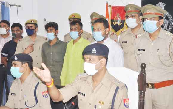 पुलिस ने किया शौकत हत्याकांड का खुलासा, तीन आरोपी दबोचे