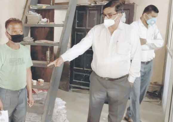 नगरायुक्त ने कर्मचारियों को लगायी फटकार