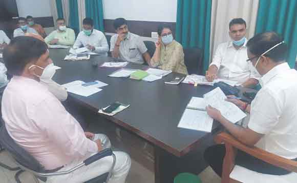 ऑक्सीजन प्लांट के कार्य को तेज गति से पूरा किया जाए: मण्डलायुक्त