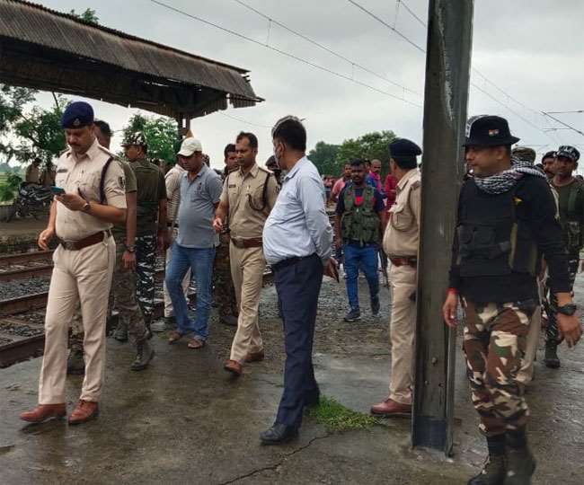 बिहार के जमुई में चौरा स्टेशन पर नक्‍सली हमला, पटना-हावड़ा रेलमार्ग पर ट्रेनों का परिचालन घंटों रोका